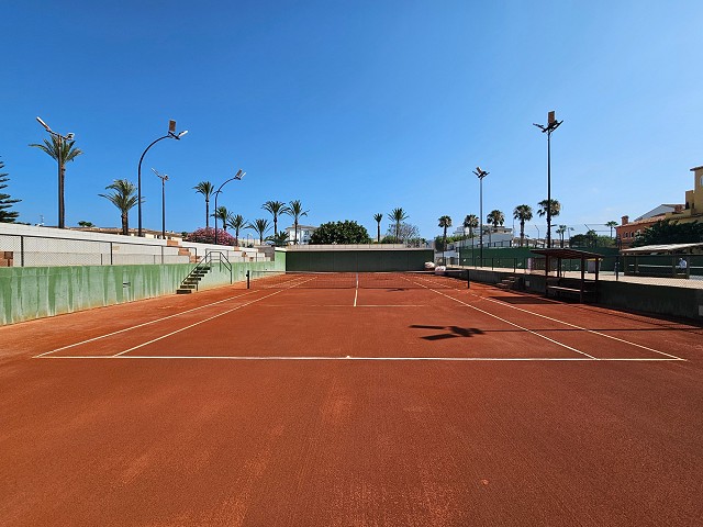 https://clubtenisjavea.com/public/images/cache/640x480/pista-ferrer-1777372626.jpg